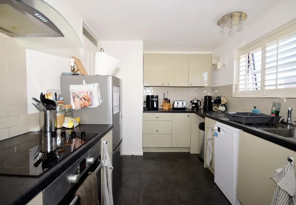 DSC_0212 - Swan Street Petersfield GU32 - Wards of Kent