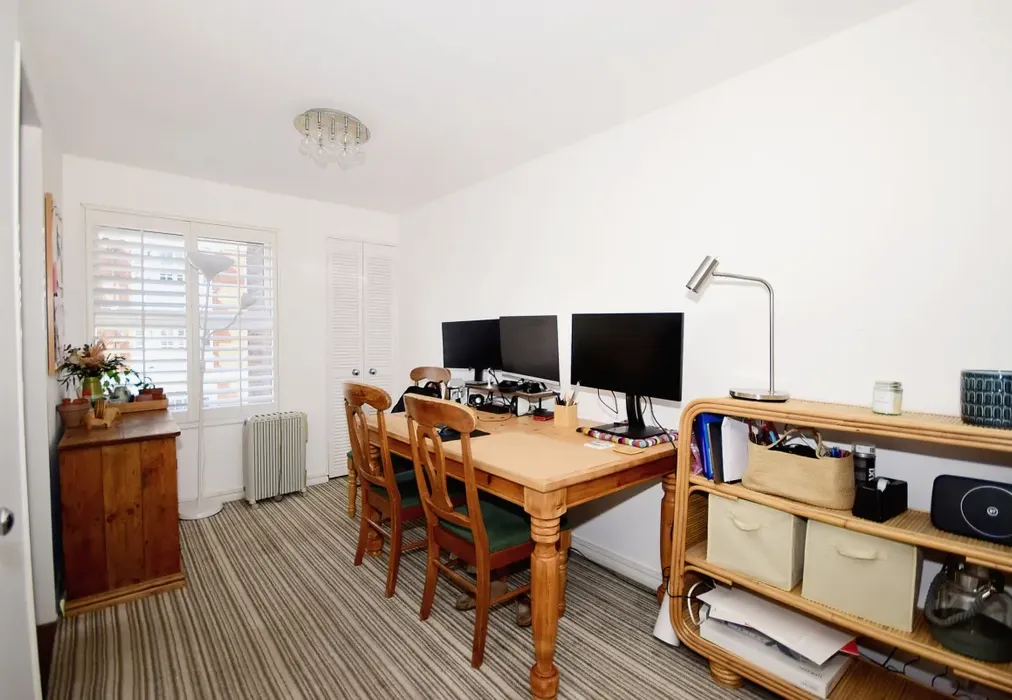 DSC_0215 - Swan Street Petersfield GU32 - Wards of Kent