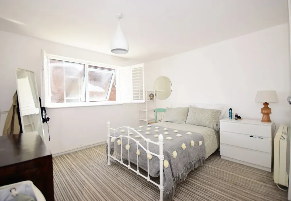 DSC_0205 - Swan Street Petersfield GU32 - Wards of Kent