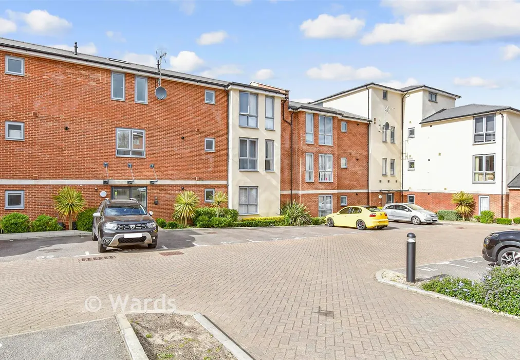 Driveway/Parking - Springhead Parkway, Gravesend, Kent - Wards of Kent