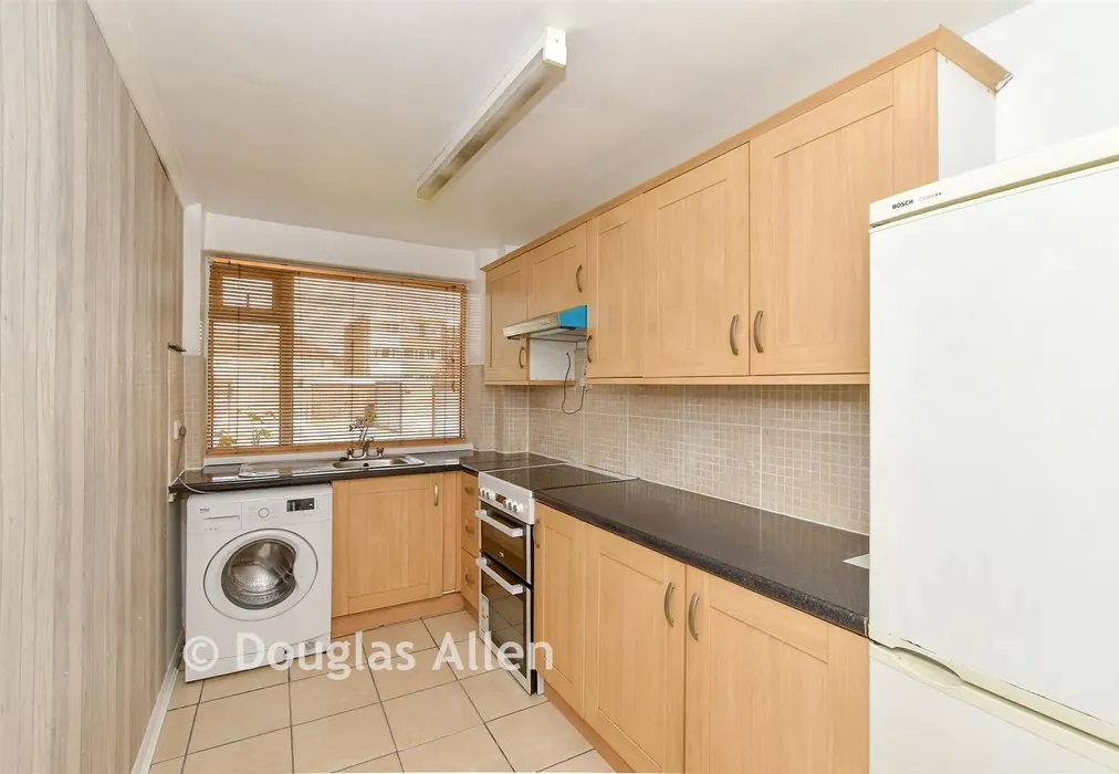Kitchen - Winston Close, Romford, Essex - Wards of Kent