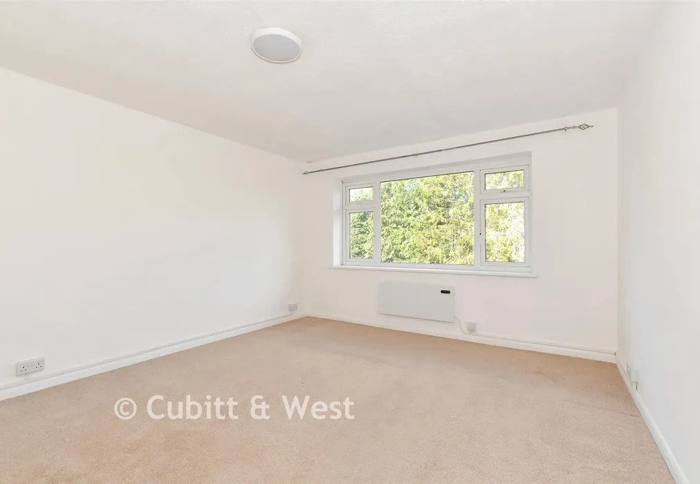 Bedroom 1 - Beechwood Road, Caterham, Surrey - Wards of Kent