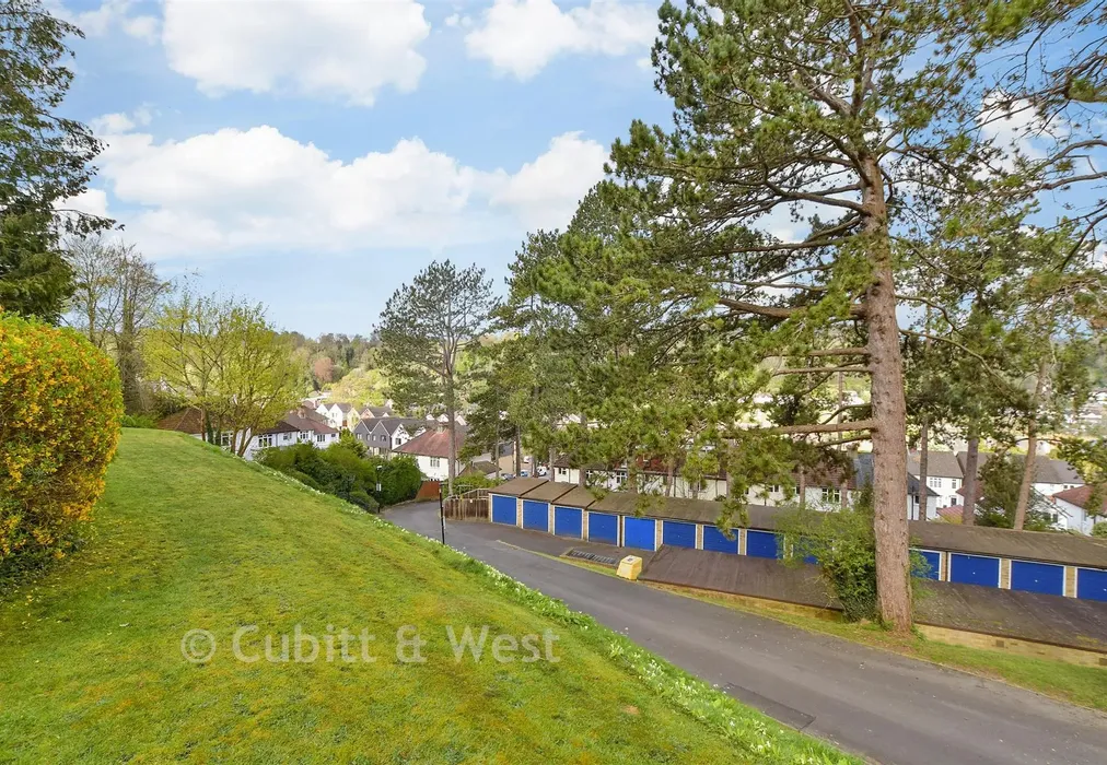 Views To Front - Beechwood Road, Caterham, Surrey - Wards of Kent