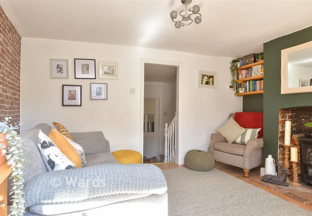 Lounge - High Street, Eynsford, Kent - Wards of Kent