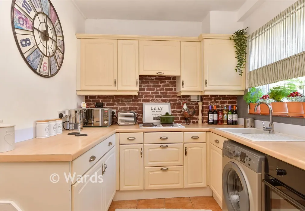 Kitchen - High Street, Eynsford, Kent - Wards of Kent