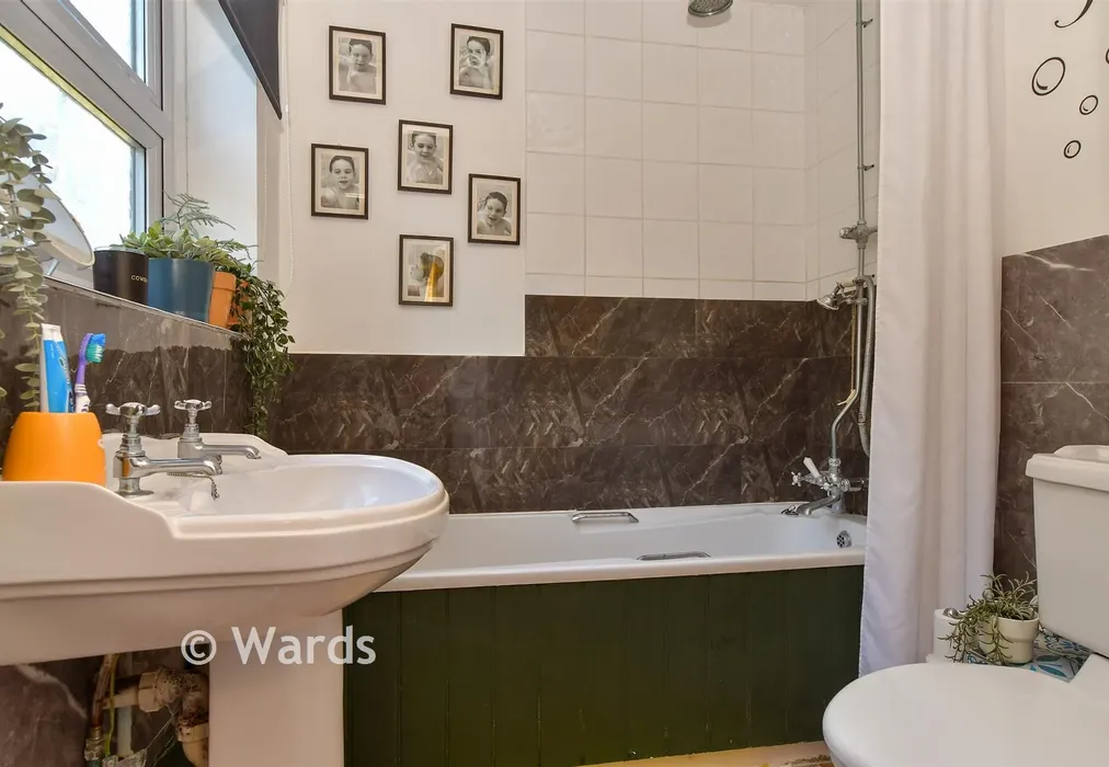 Bathroom - High Street, Eynsford, Kent - Wards of Kent