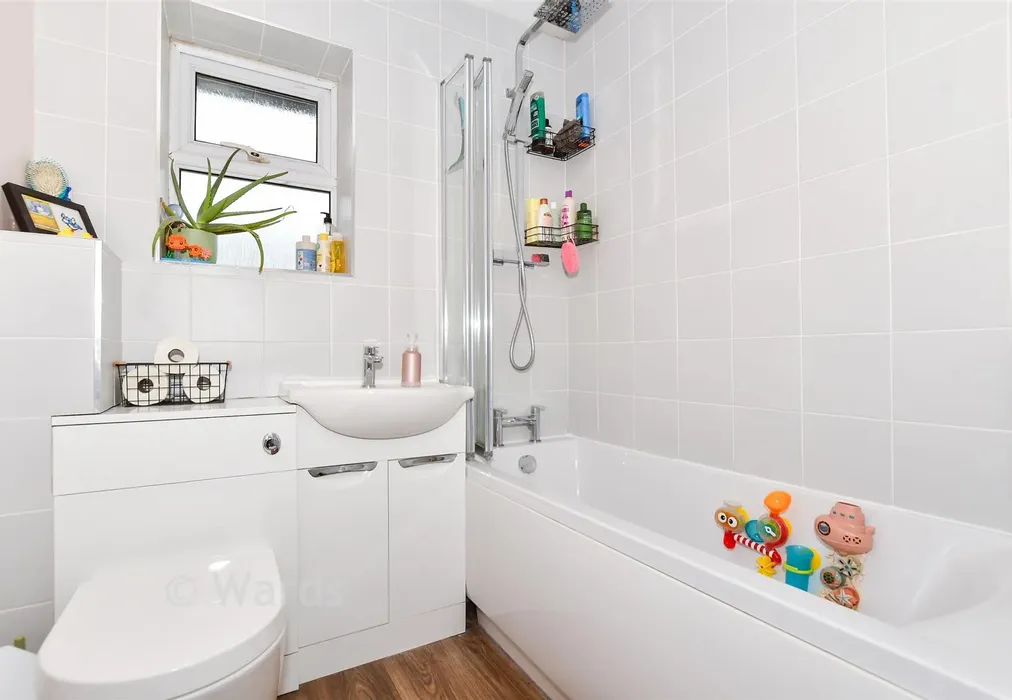 Bathroom - Eccles Row, Eccles, Aylesford, Kent - Wards of Kent
