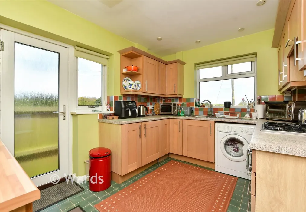 Kitchen - Sutton Road, Ringwould, Deal, Kent - Wards of Kent