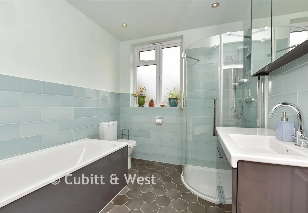 Bathroom - Seddon Road, Morden, Surrey - Wards of Kent