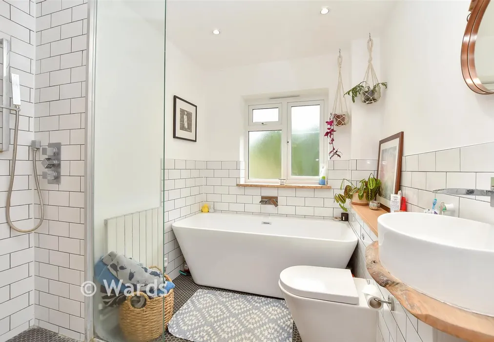 Bathroom - Boundary Road, Chatham, Kent - Wards of Kent