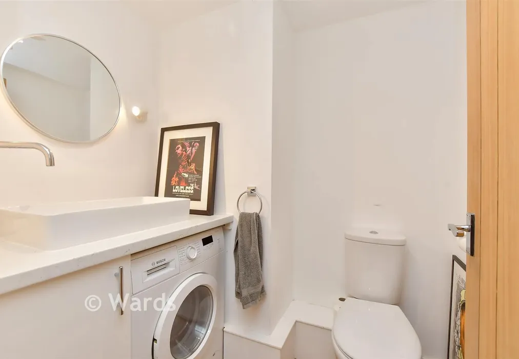 Cloakroom - Boundary Road, Chatham, Kent - Wards of Kent