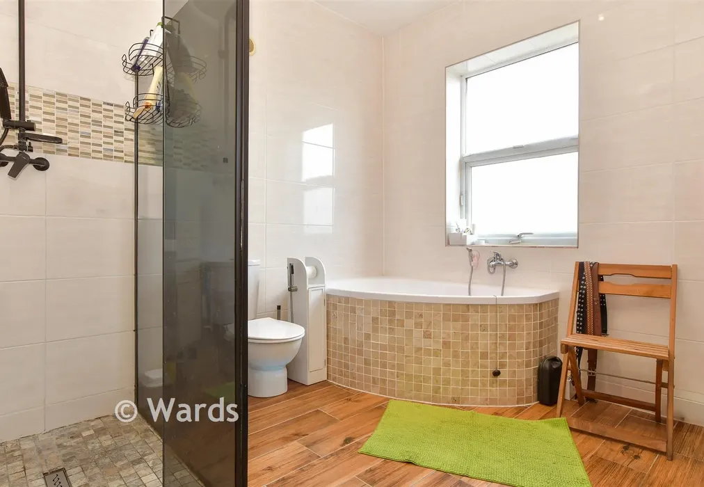 Bathroom - Alma Road, Sheerness, Kent - Wards of Kent