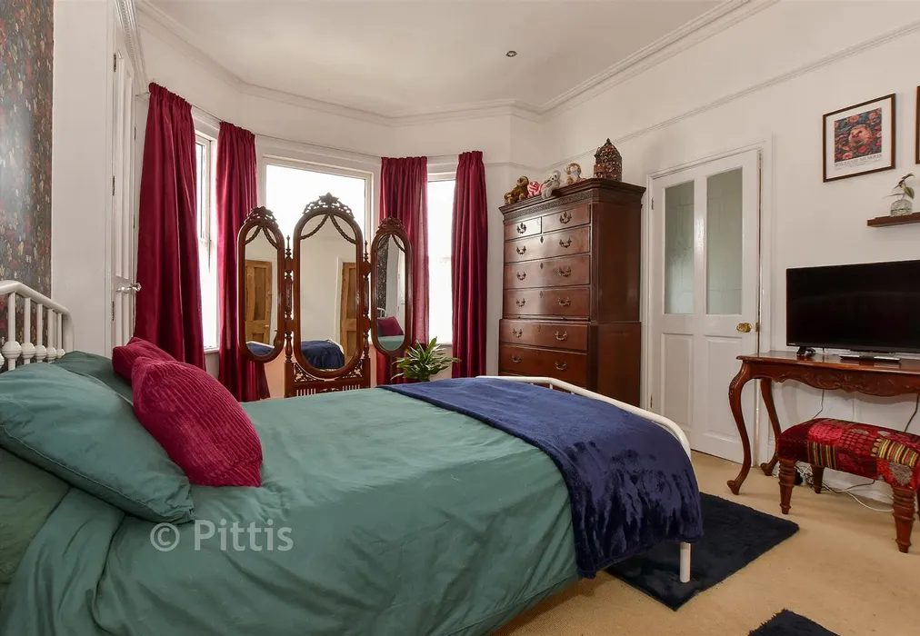 Bedroom 1 - Station Avenue, Sandown, Isle of Wight - Wards of Kent