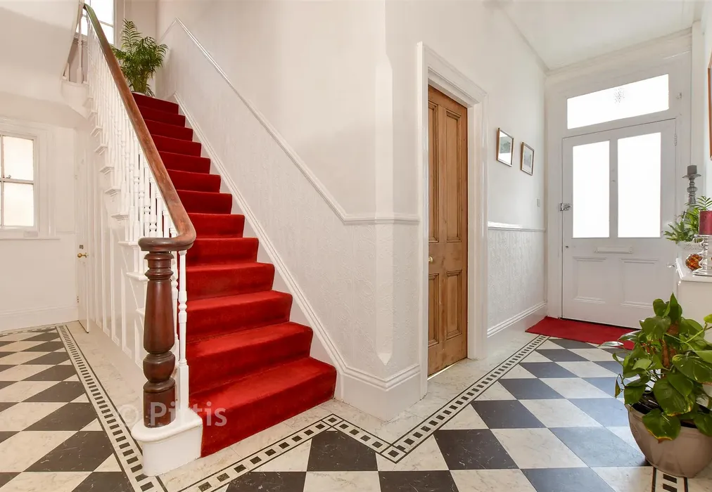 Hallway - Station Avenue, Sandown, Isle of Wight - Wards of Kent