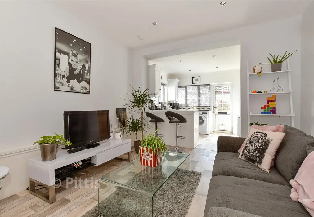 Living Area - Station Avenue, Sandown, Isle of Wight - Wards of Kent