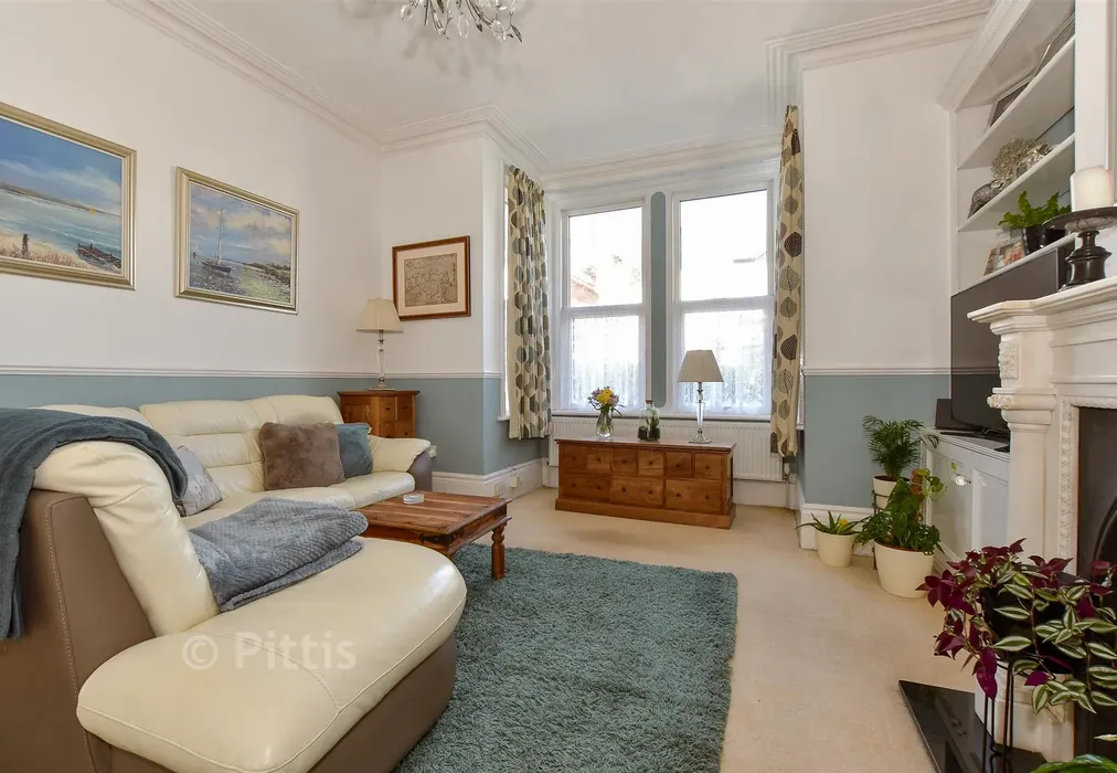 Lounge - Station Avenue, Sandown, Isle of Wight - Wards of Kent