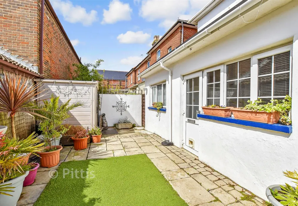 Rear Garden - Station Avenue, Sandown, Isle of Wight - Wards of Kent