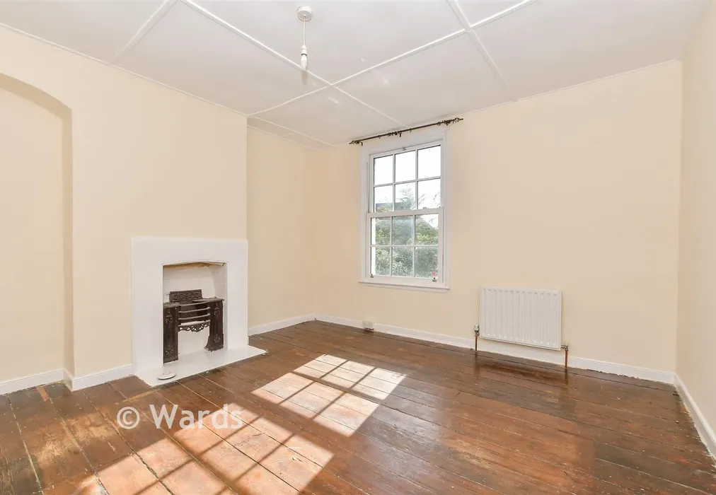 Bedroom 1 - Grosvenor Road, Kennington, Ashford, Kent - Wards of Kent