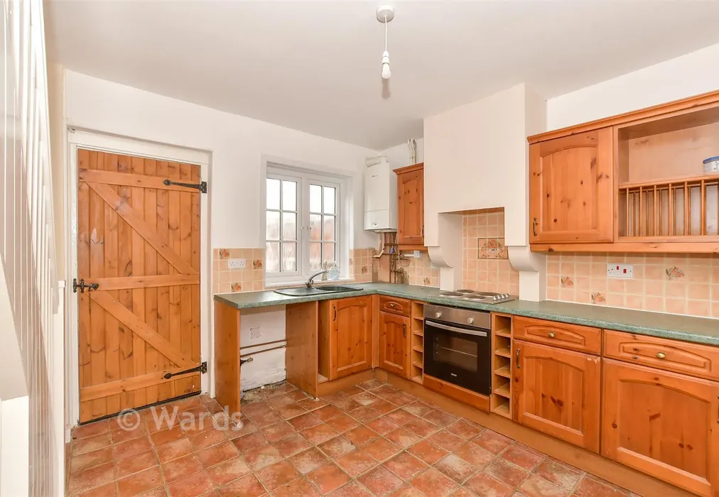 Kitchen - Grosvenor Road, Kennington, Ashford, Kent - Wards of Kent