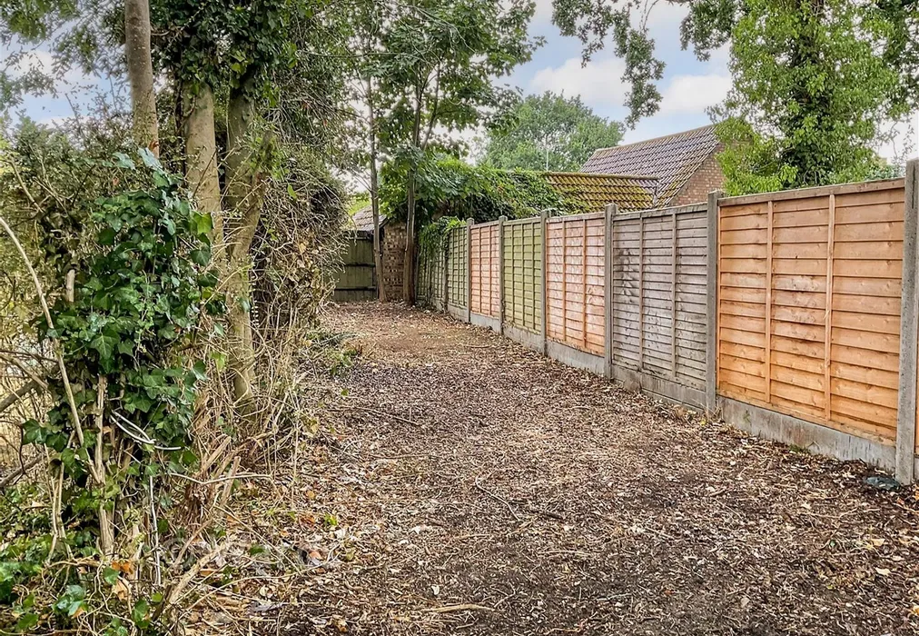 Rear Garden - Grosvenor Road, Kennington, Ashford, Kent - Wards of Kent