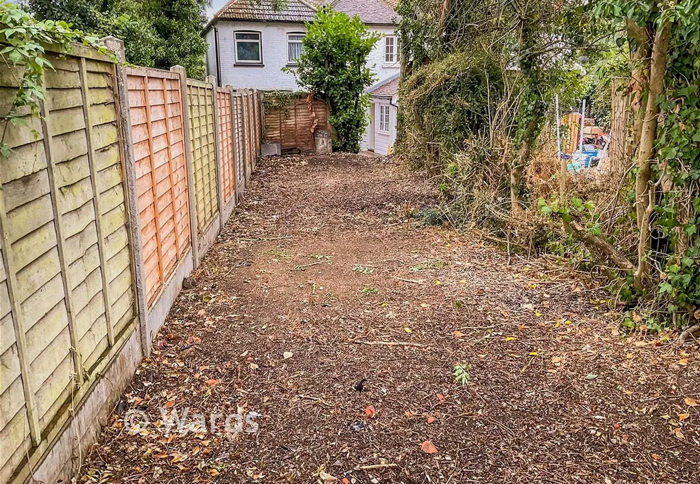 Rear Garden - Grosvenor Road, Kennington, Ashford, Kent - Wards of Kent