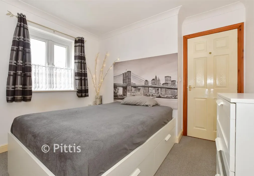 Bedroom 1 - Ventnor Road, Apse Heath, Sandown, Isle of Wight - Wards of Kent