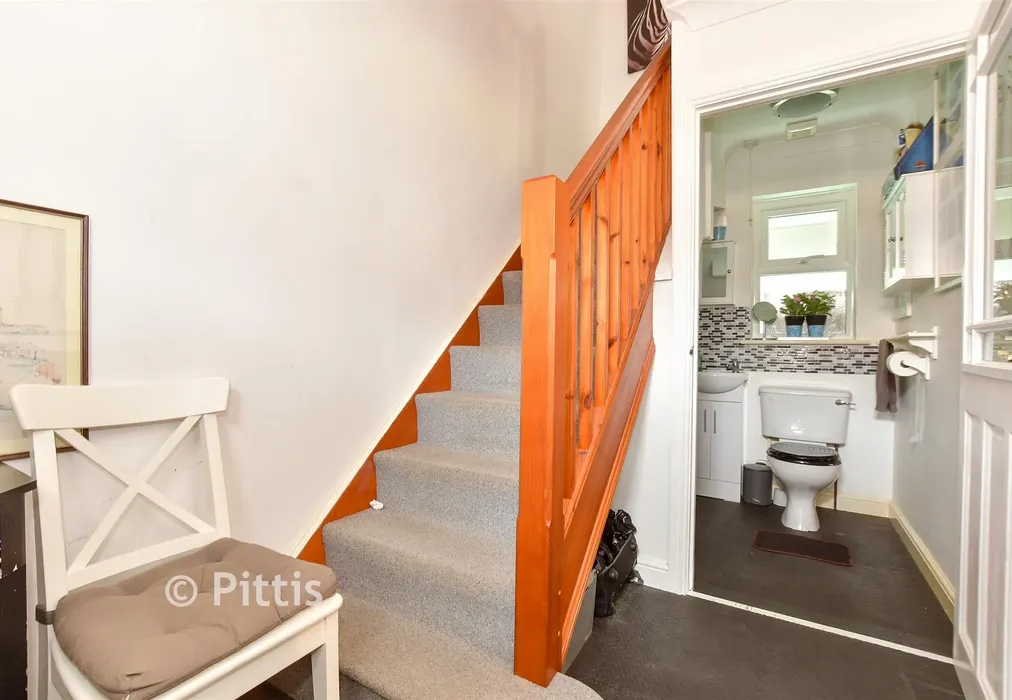 Internal Lifestyle Photograph - Ventnor Road, Apse Heath, Sandown, Isle of Wight - Wards of Kent