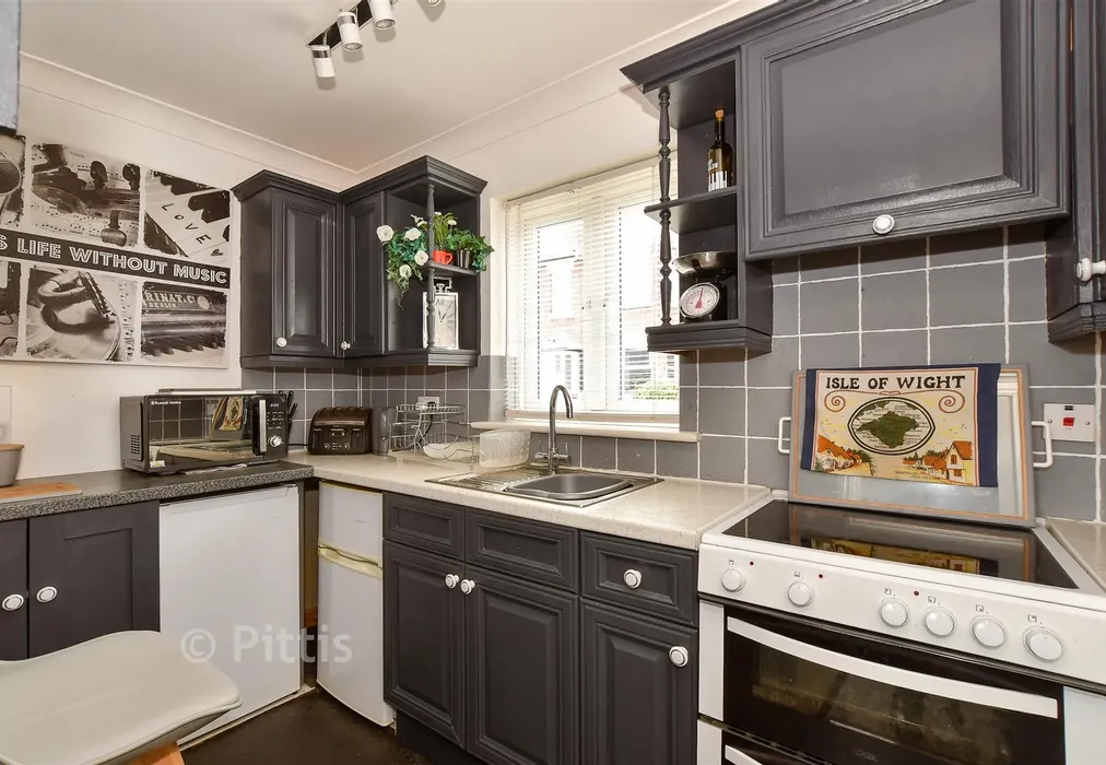 Kitchen - Ventnor Road, Apse Heath, Sandown, Isle of Wight - Wards of Kent