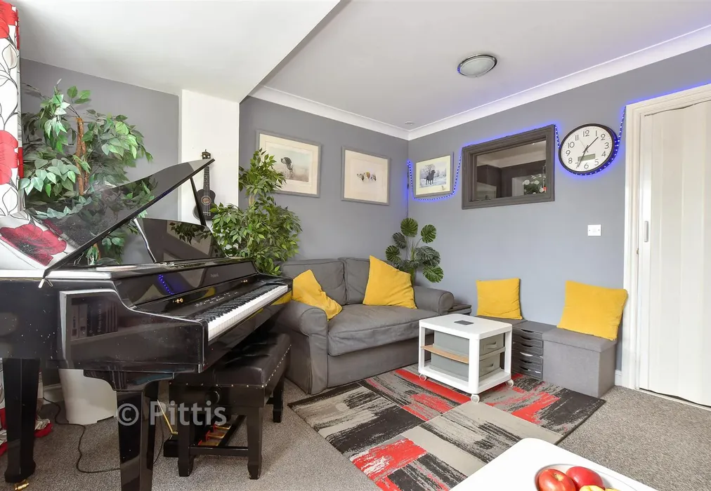 Lounge - Ventnor Road, Apse Heath, Sandown, Isle of Wight - Wards of Kent
