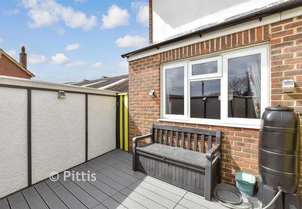 Rear Garden - Ventnor Road, Apse Heath, Sandown, Isle of Wight - Wards of Kent