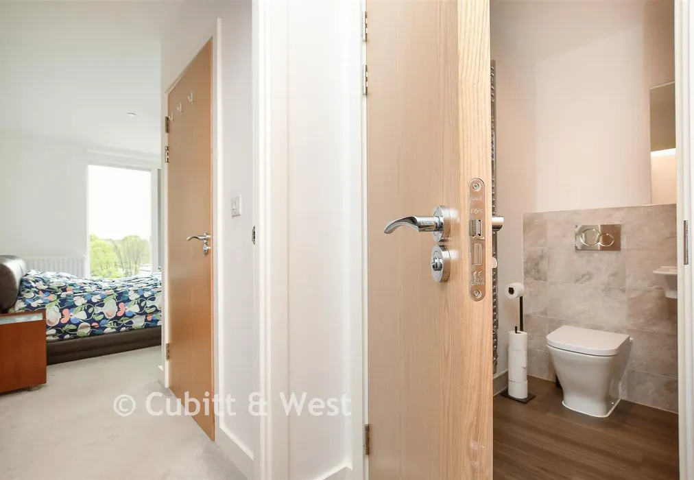 Hallway - Marketfield Way, Redhill, Surrey - Wards of Kent