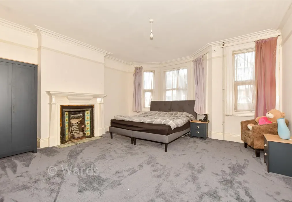 Bedroom 1 - Linden Crescent, Folkestone, Kent - Wards of Kent