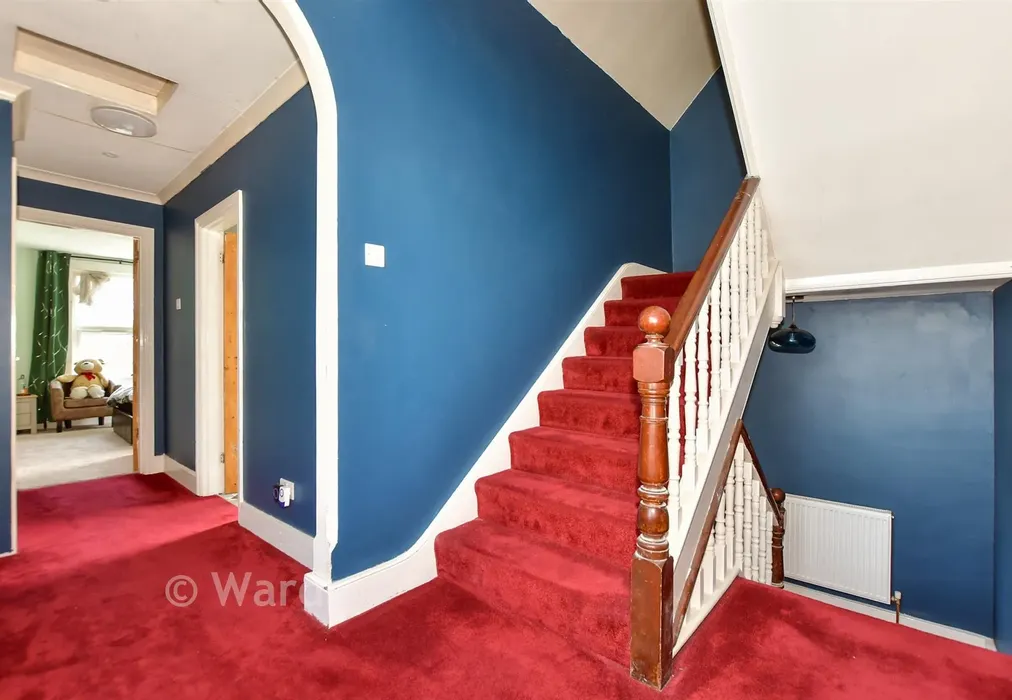 Landing - Linden Crescent, Folkestone, Kent - Wards of Kent