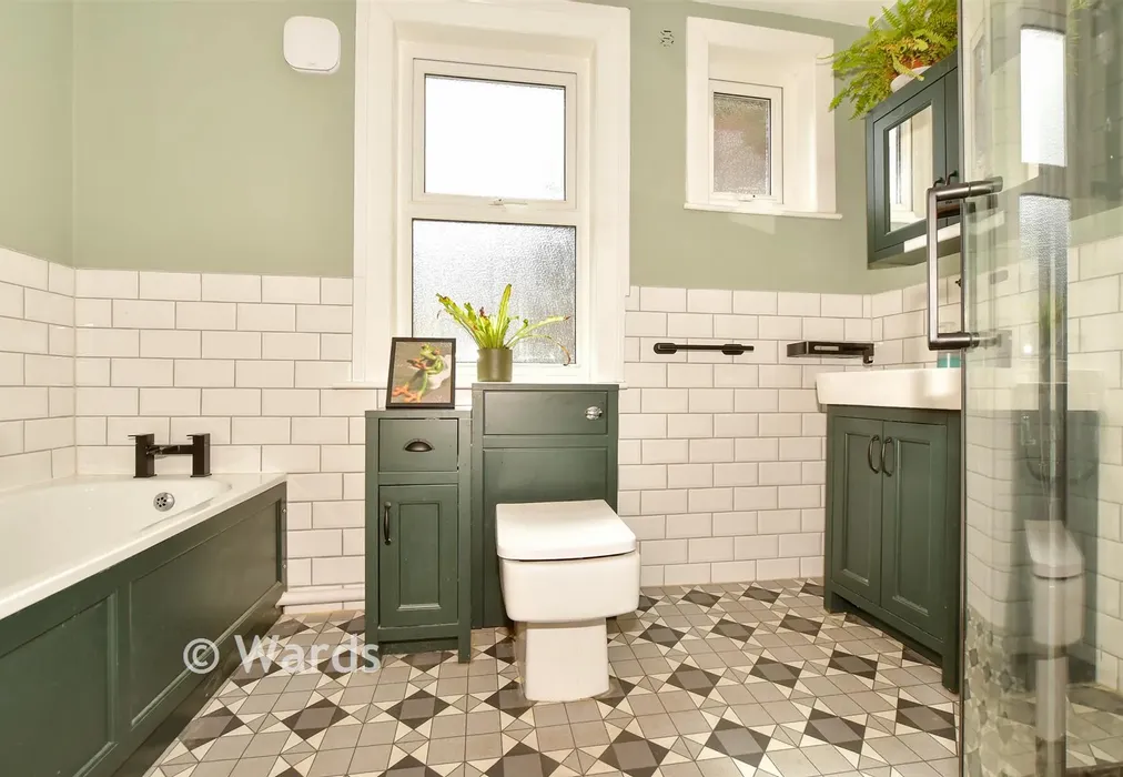 Bathroom - Linden Crescent, Folkestone, Kent - Wards of Kent