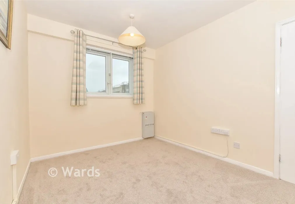 Bedroom 2 - The Gateway, Dover, Kent - Wards of Kent