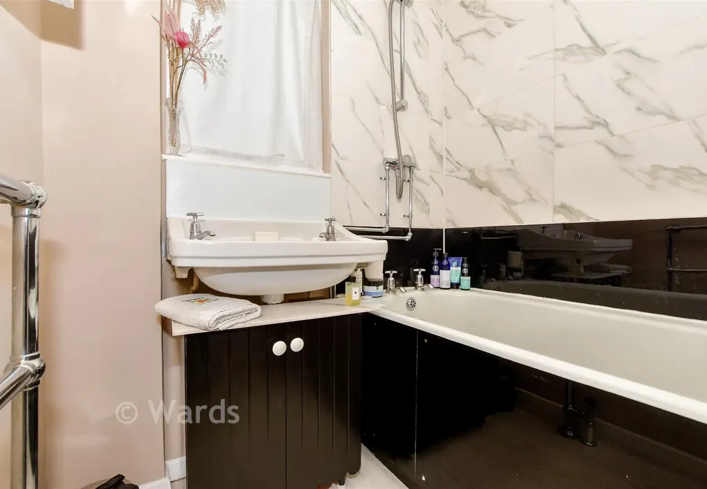 Bathroom - The Gateway, Dover, Kent - Wards of Kent
