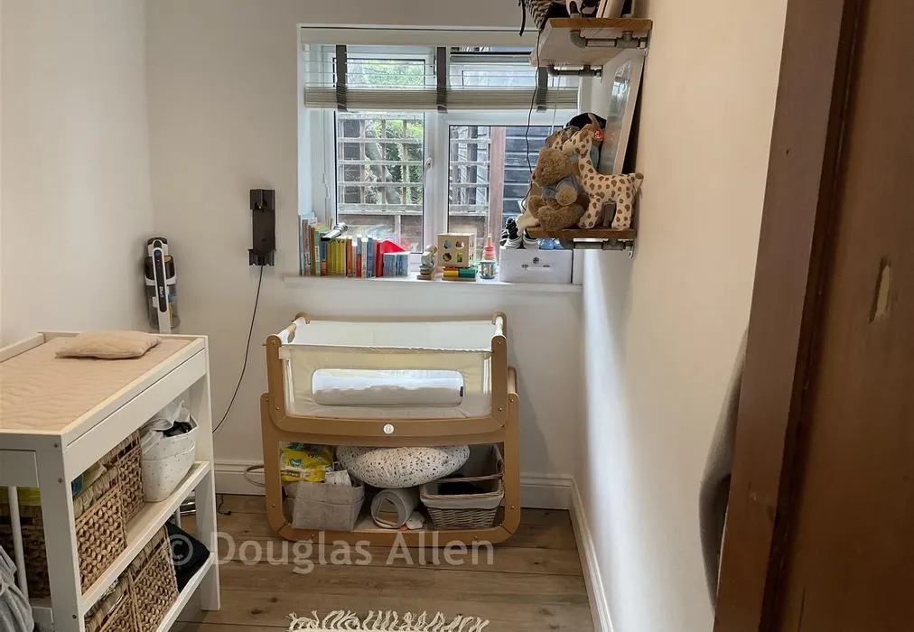 Dressing Room - Buttercross Lane, Epping, Essex - Wards of Kent