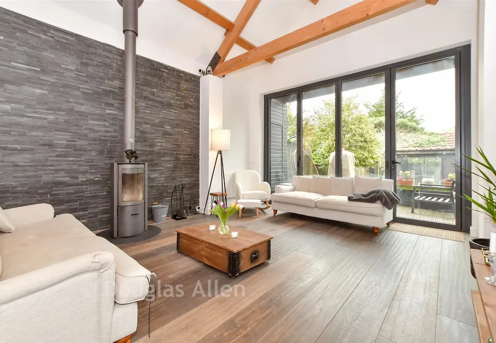 Lounge Area - Buttercross Lane, Epping, Essex - Wards of Kent