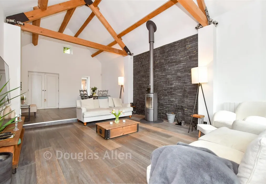 Lounge Area - Buttercross Lane, Epping, Essex - Wards of Kent