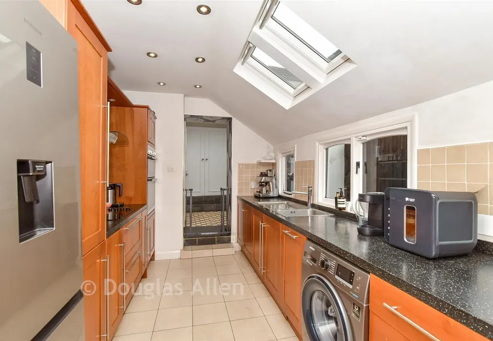 Kitchen - Buttercross Lane, Epping, Essex - Wards of Kent