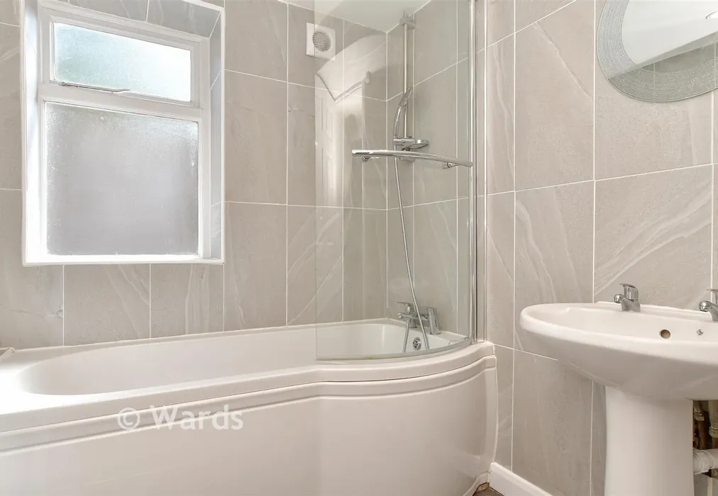 Bathroom - Frindsbury Road, Frindsbury, Rochester, Kent - Wards of Kent