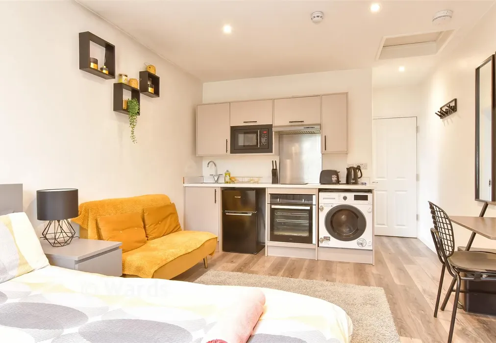 Studio Bedroom - Bexley Road, Erith, Kent - Wards of Kent