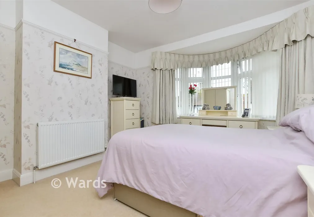 Bedroom 1 - Bradstow Way, Broadstairs, Kent - Wards of Kent