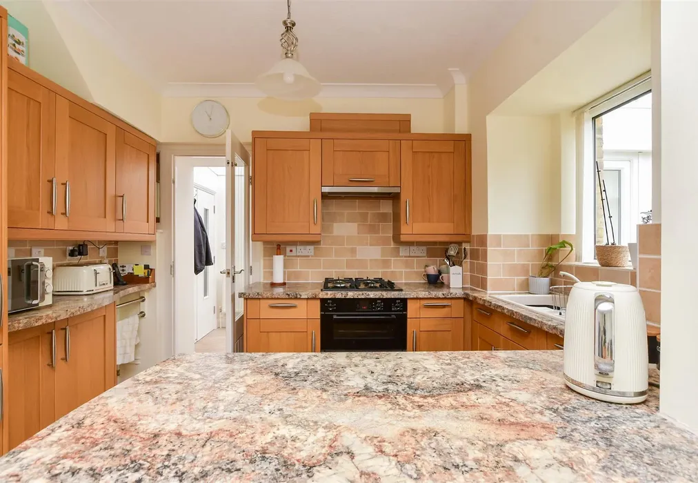 Kitchen - Bradstow Way, Broadstairs, Kent - Wards of Kent