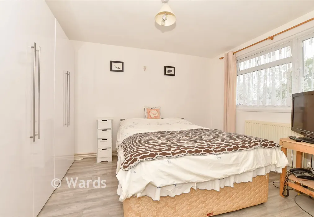 Bedroom 2 - Fuggles Close, Paddock Wood, Tonbridge, Kent - Wards of Kent
