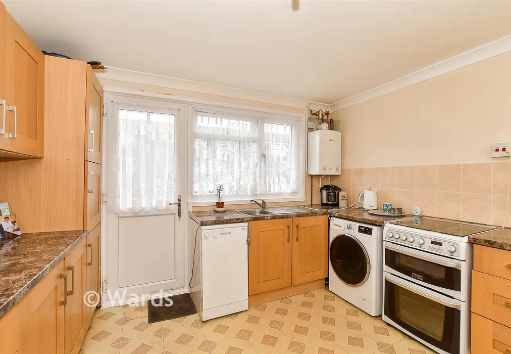 Kitchen - Fuggles Close, Paddock Wood, Tonbridge, Kent - Wards of Kent