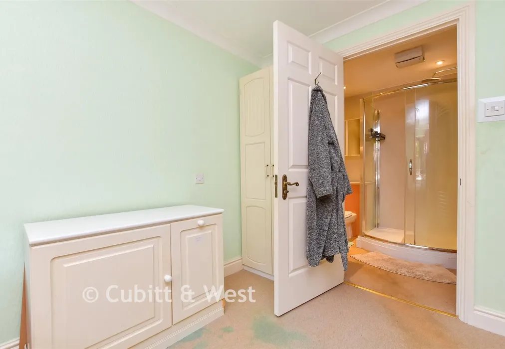 Bedroom 1 - The Avenue, Tadworth, Surrey - Wards of Kent