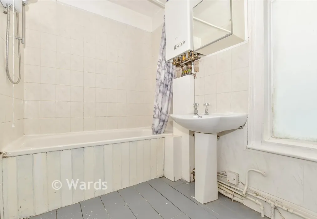 Bathroom - London Road, Dover, Kent - Wards of Kent