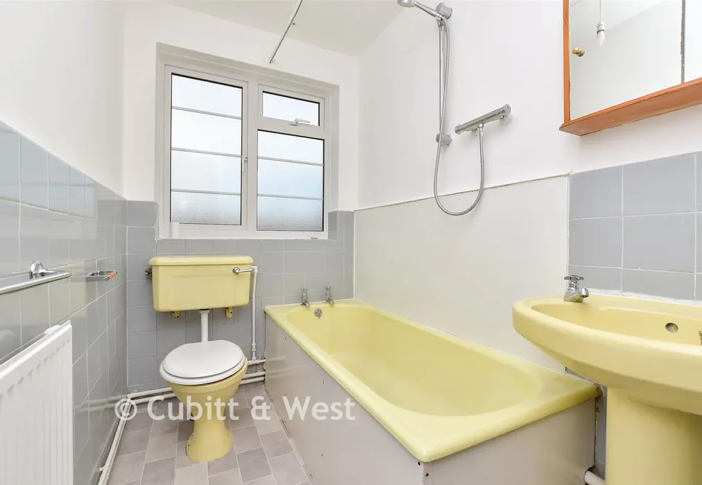 Bathroom - Grange Road, Sutton, Surrey - Wards of Kent