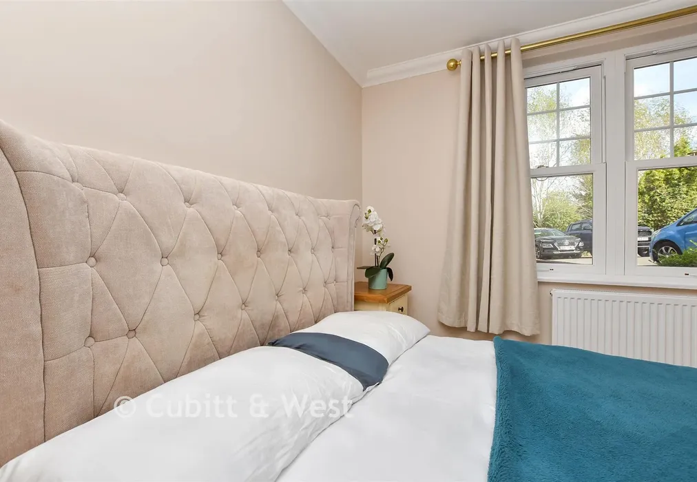 Internal Lifestyle Photograph - Park Rise, Leatherhead, Surrey - Wards of Kent
